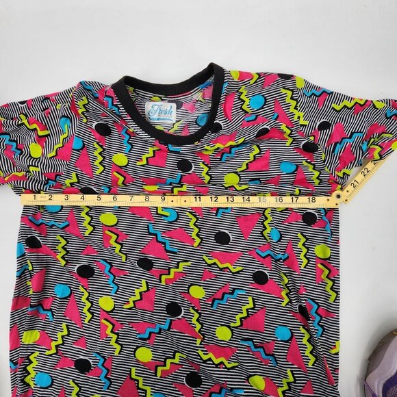 Fresh Prints of Bel Air Size L 90s Retro Geometric Pattern Graphic T-Shirt - Picture 5 of 7